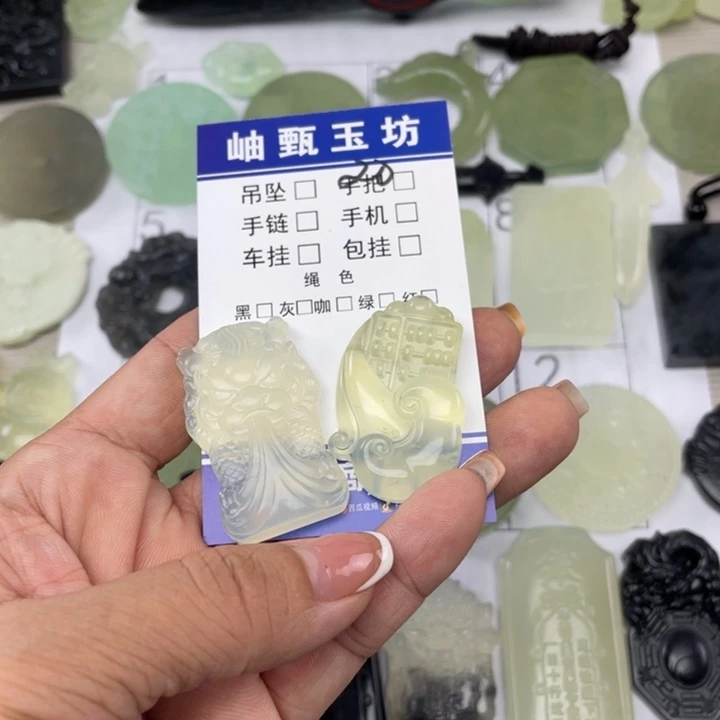 岫玉未镶嵌颈饰最****绝挂件