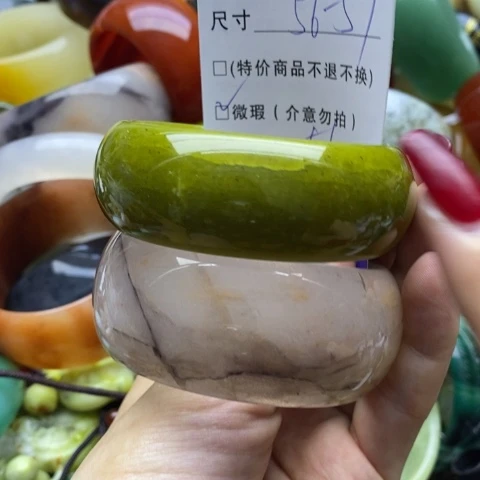 蛇纹石玉手镯未镶嵌