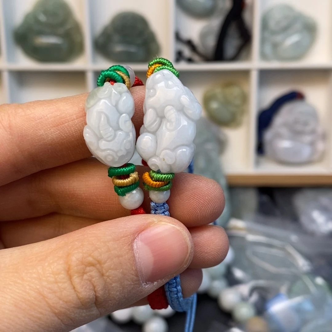 翡翠颈饰未镶嵌貔貅