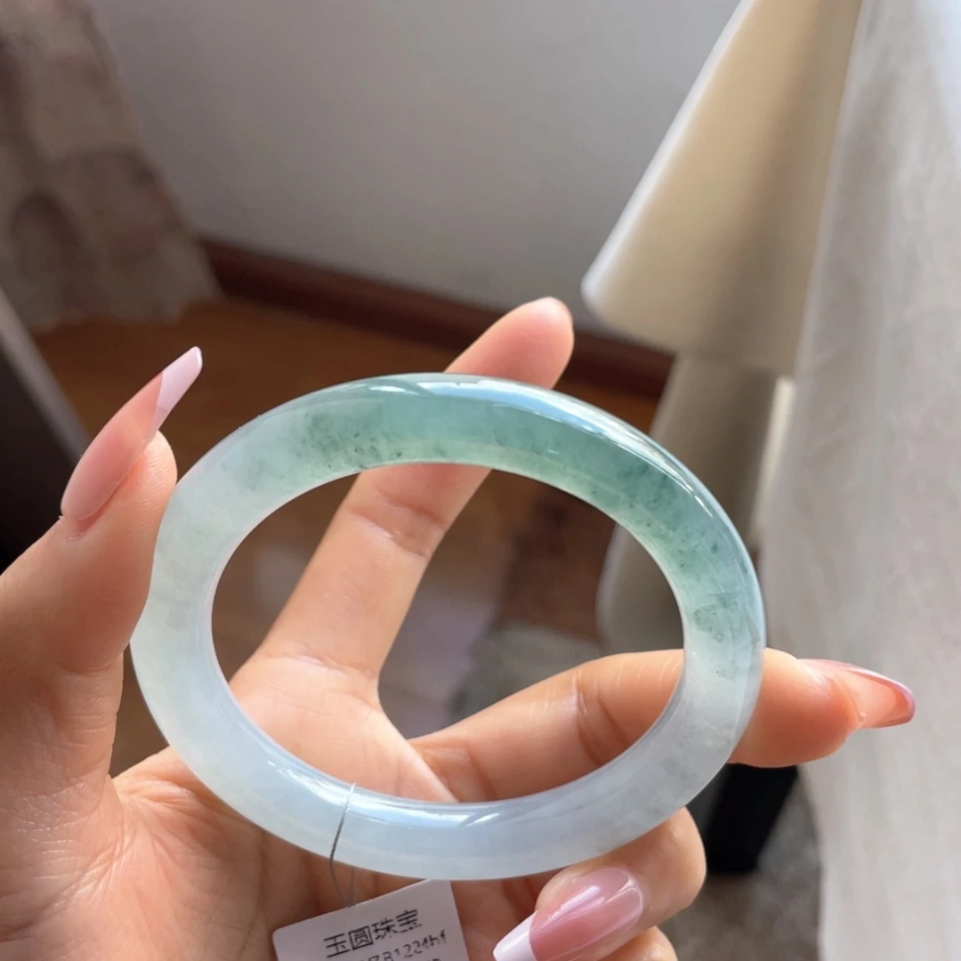 翡翠手镯未镶嵌半山水圆条