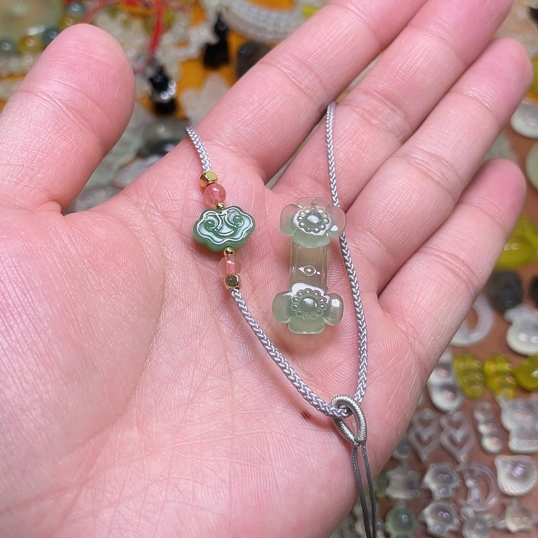 蛇纹石玉吊坠未镶嵌山***铺