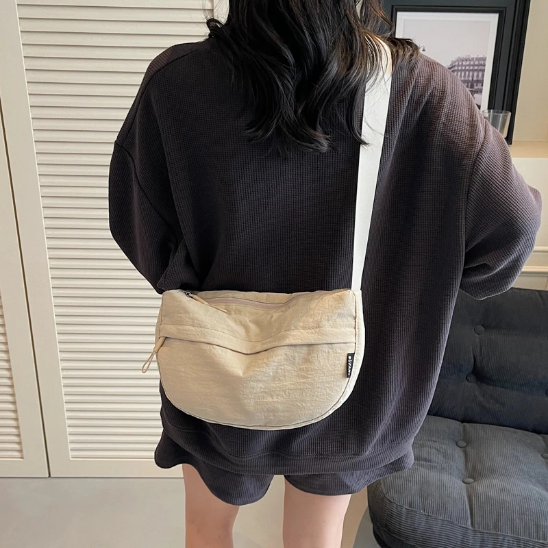 斜挎包饺子包包女式2025新款百搭休闲单肩包大容量运动轻便小包