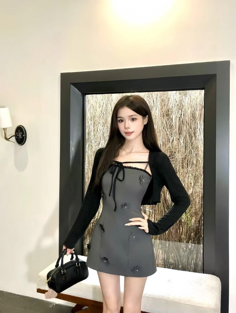 北海花园 秋季新款纯欲风温婉大方时尚复古辣妹设计感灰色连衣裙
