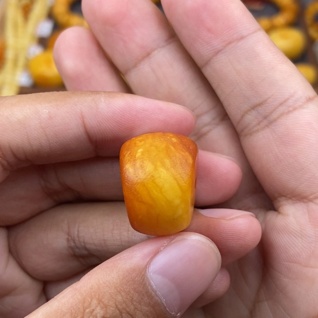 未镶嵌琥珀珠宝奇石