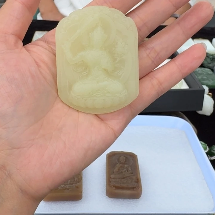 缄***心颈饰未镶嵌和田玉