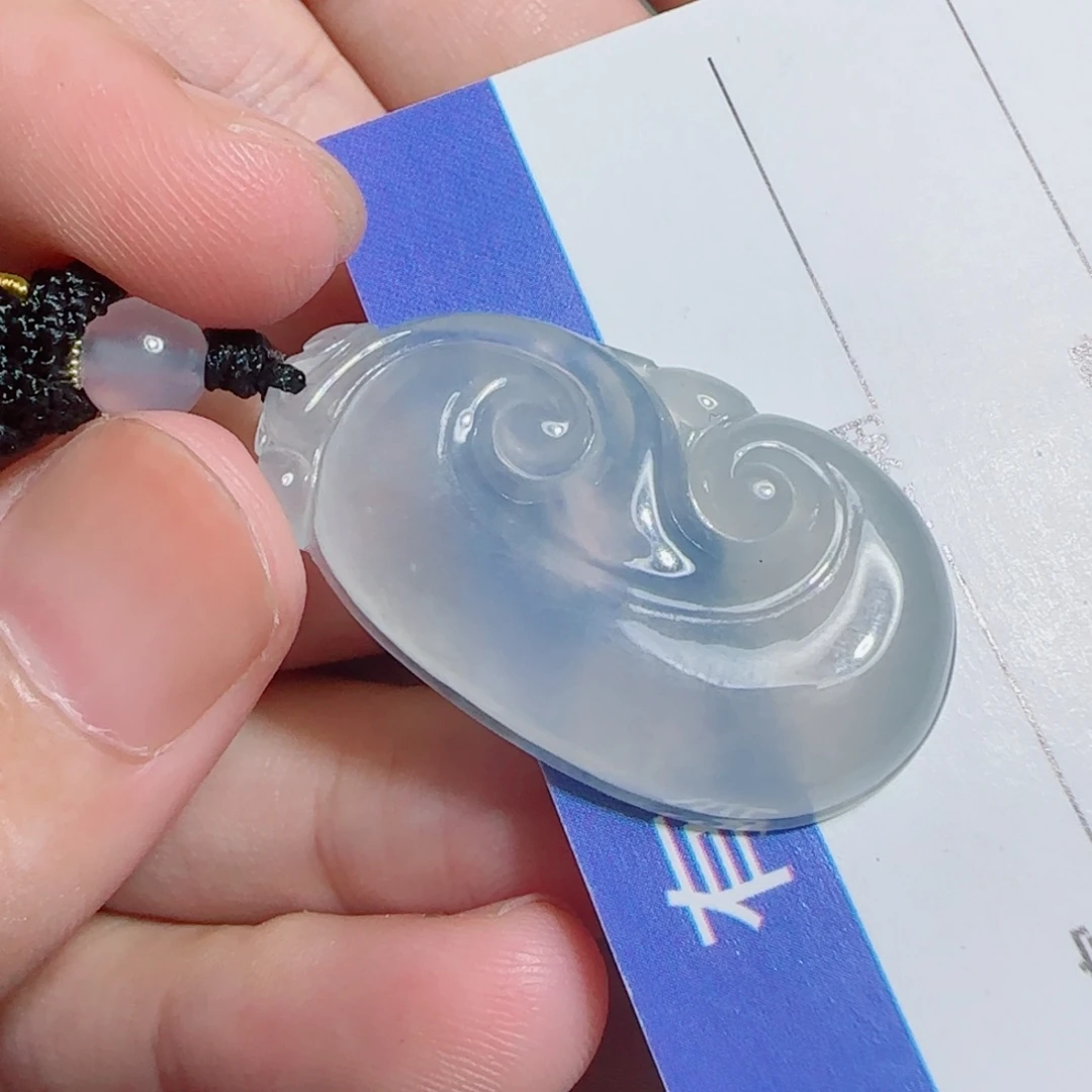 翡翠未镶嵌颈饰如意