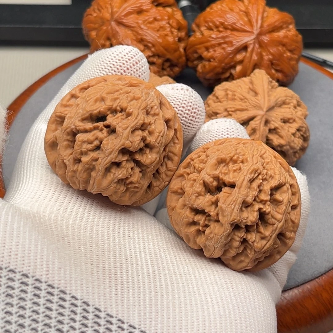 文玩核桃吊坠大粗筋