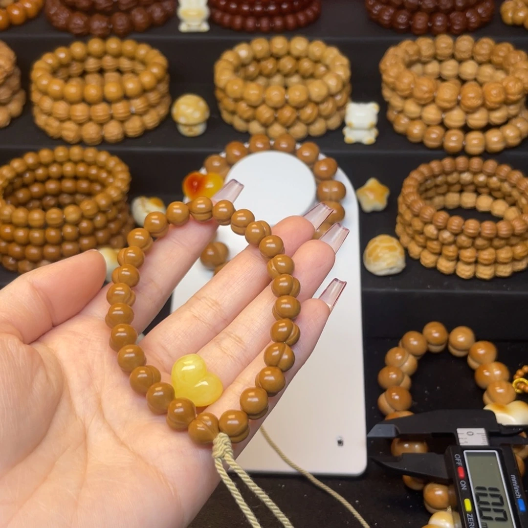 小***儿猴头全品小屁桃➕小配饰2颗