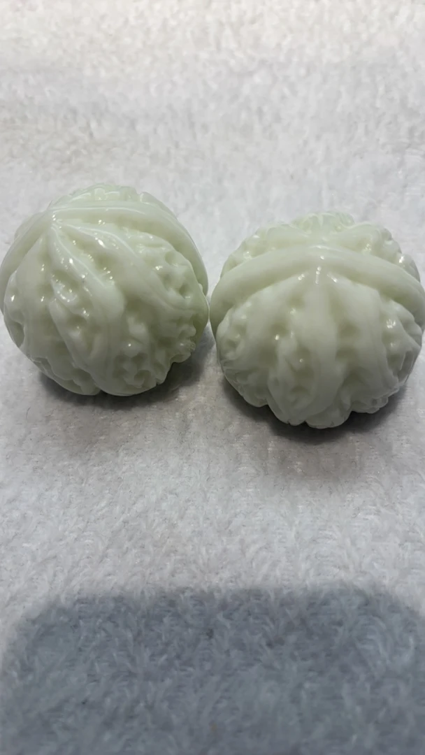 岫玉奶油白核桃手把件