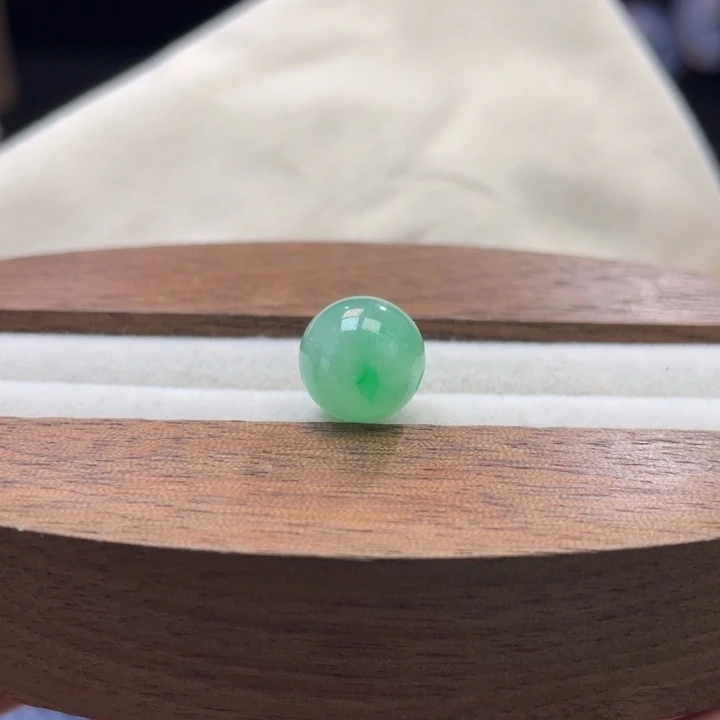 散珠翡翠甜阳绿圆珠卡9.5mm