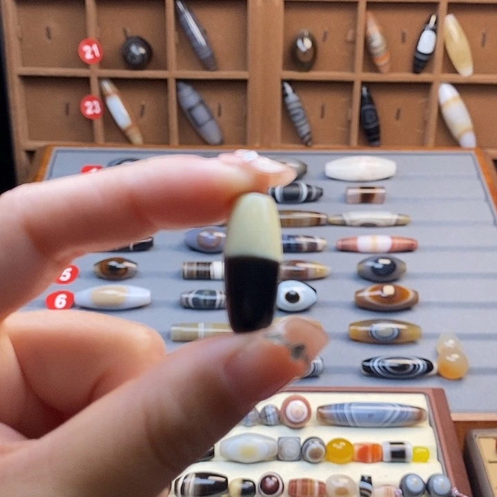 玛瑙/玉髓颈饰未镶嵌鸿*