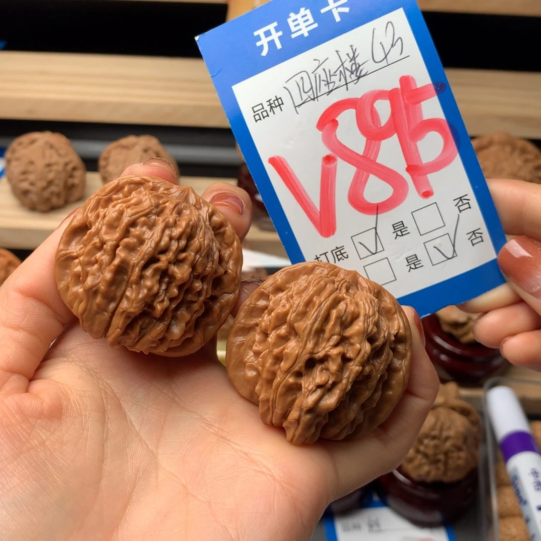 文玩核桃把件达**业四座楼