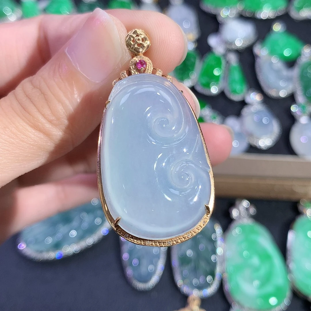 翡翠18K金镶嵌吊坠(赠链)