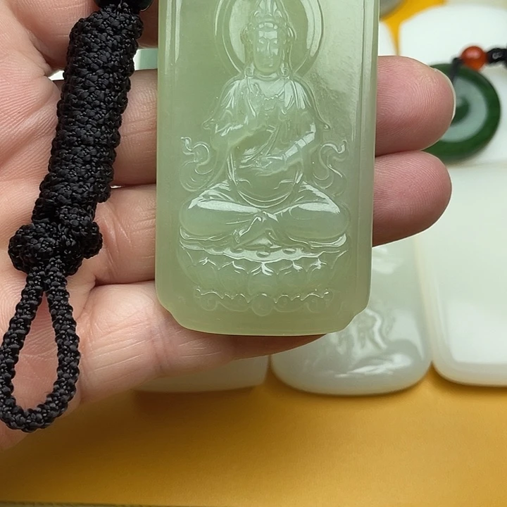 颈饰未镶嵌和田玉（糖玉）