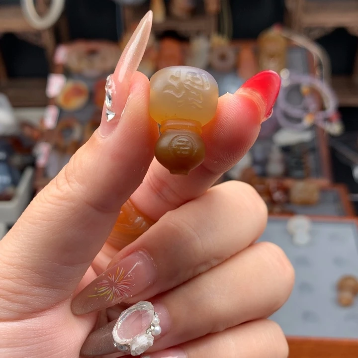 玛瑙/玉髓颈饰未镶嵌小****丑