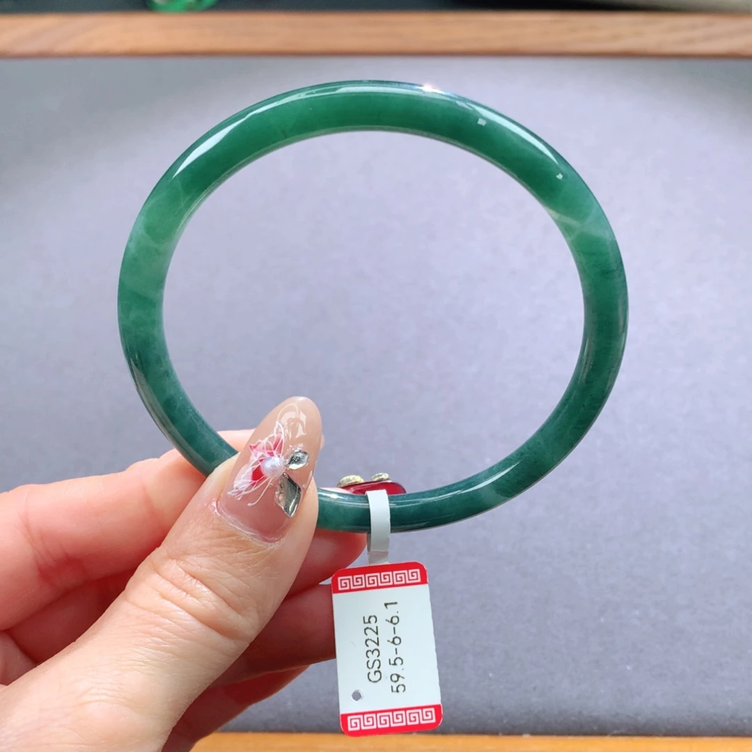 翡翠手镯未镶嵌天然翡翠手镯叮当镯