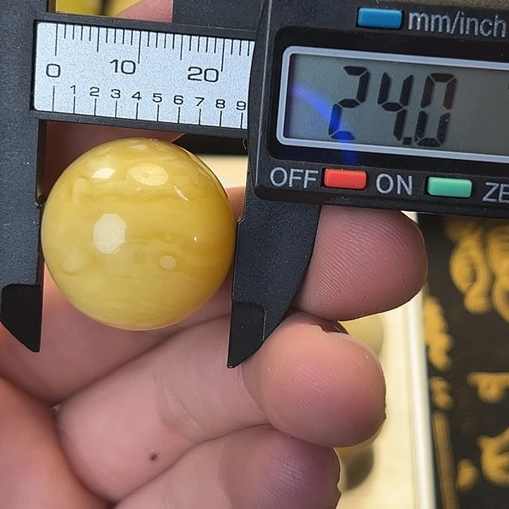 琥珀未镶嵌裸石136
