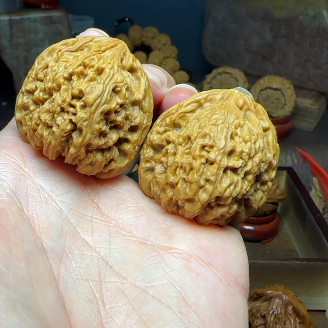 桃核把件凹底南疆（小对歪）