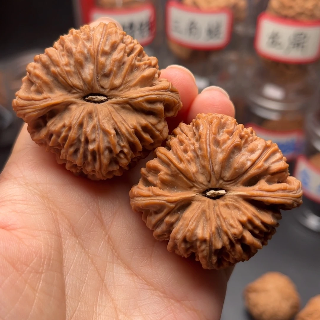 ****°把件文玩核桃46毕业南疆石