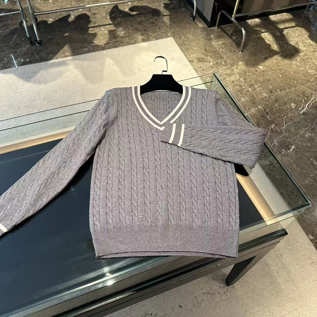 老钱风V领刺绣麻花针织套头毛衣 J000211