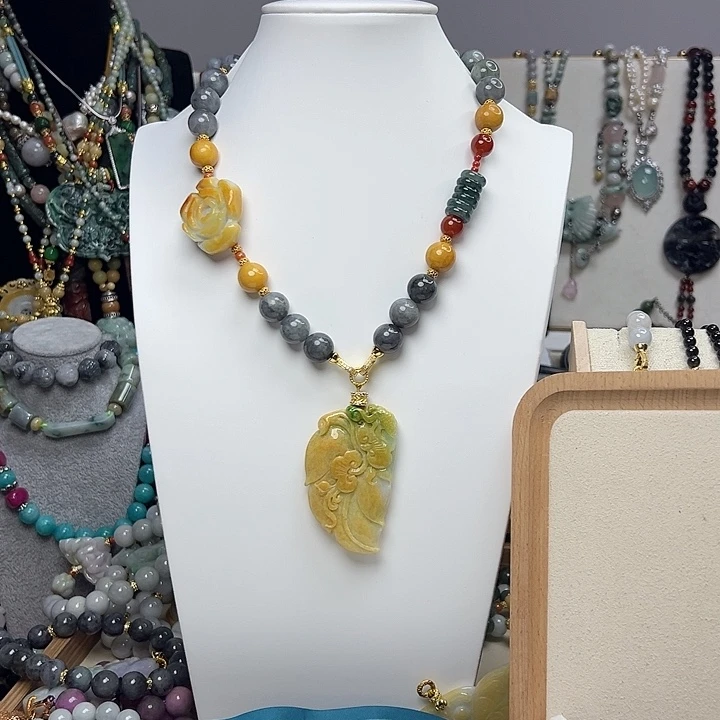 翡翠未镶嵌颈饰叶子