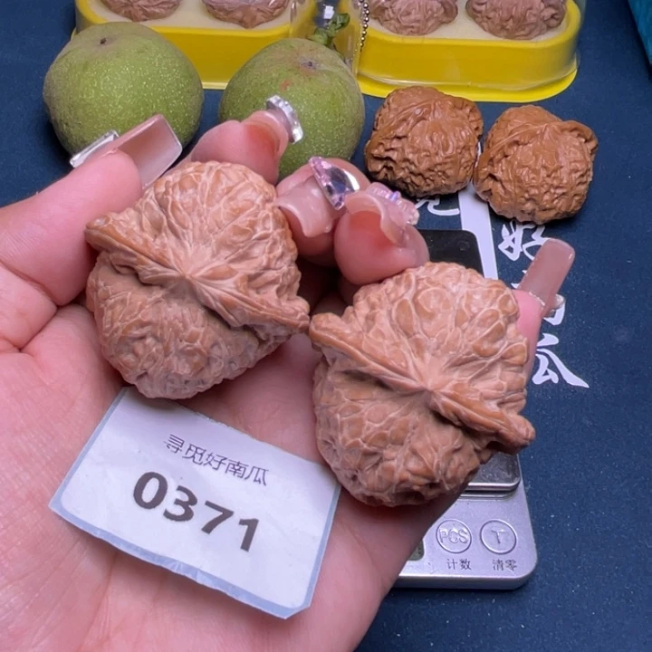 陈***凡文玩核桃把件40-0371
