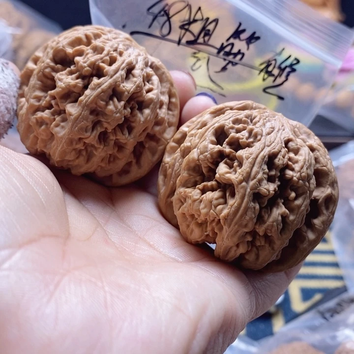 文玩核桃吊坠粗筋