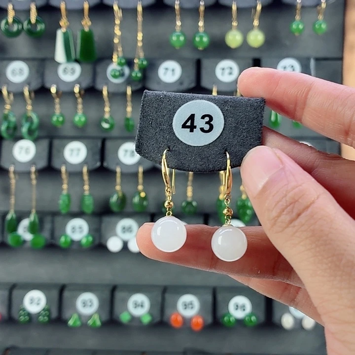 和田玉18K金镶嵌耳饰