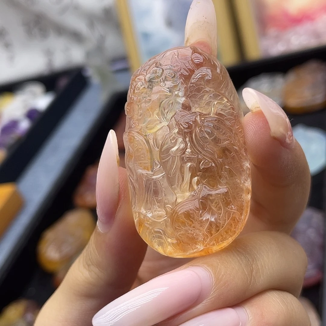 颈饰未镶嵌水晶可****?天然