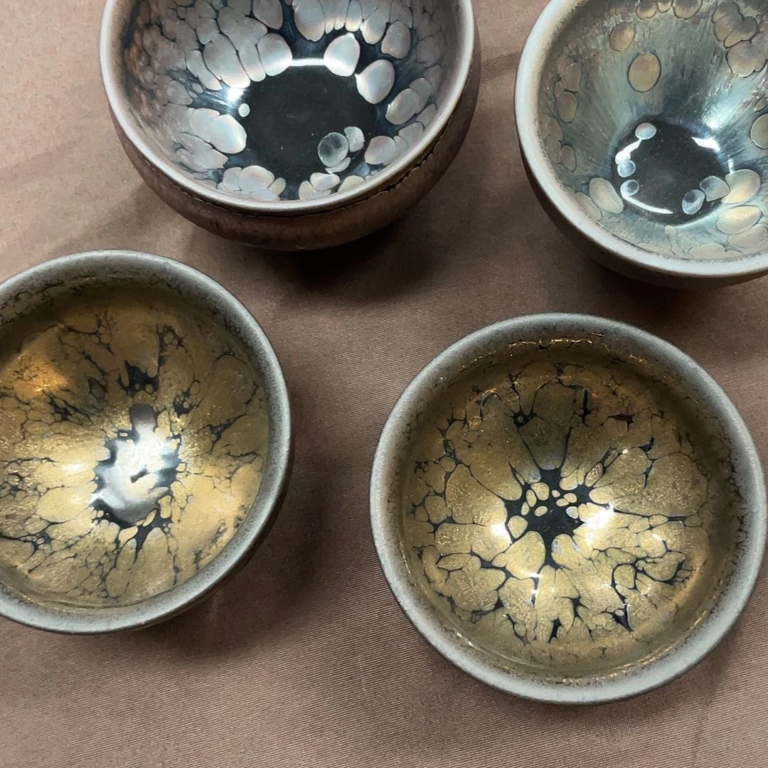 杯子里还有很多东西