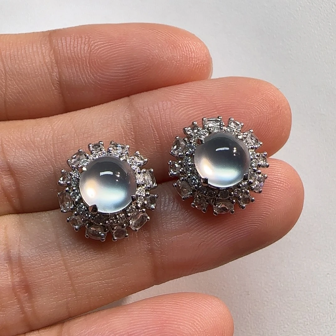 翡翠18K金镶嵌耳钉蛋面