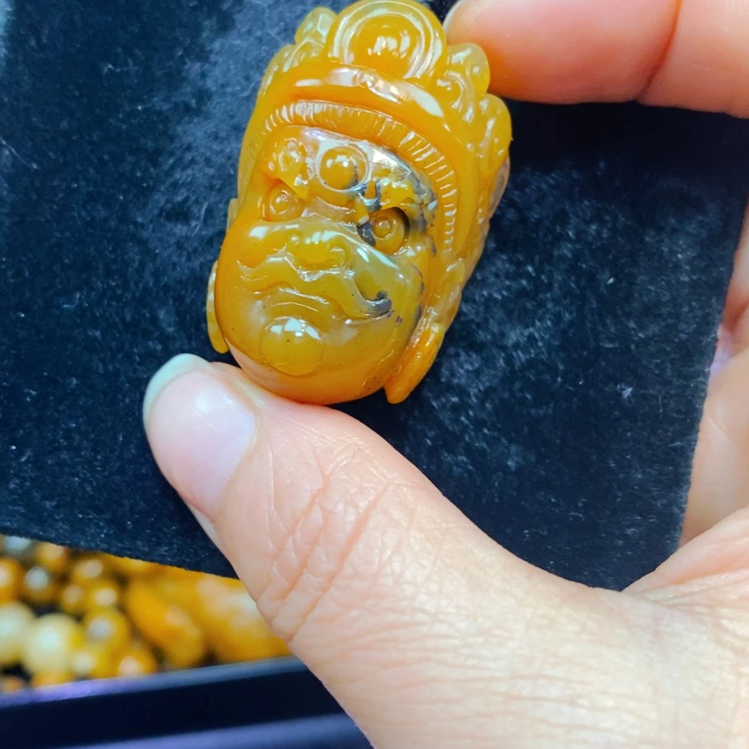未镶嵌石英质玉（黄龙玉）颈饰