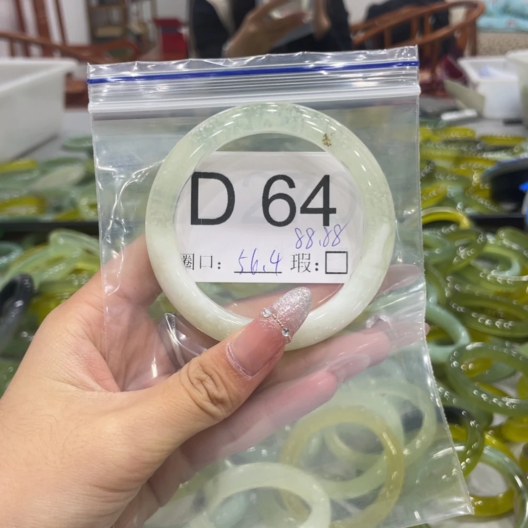 未镶嵌蛇纹石玉颈饰宰****苗