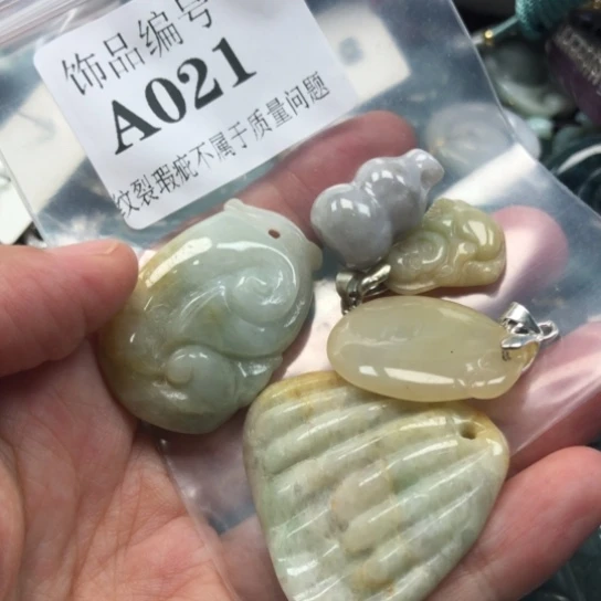 翡翠未镶嵌颈饰翡翠