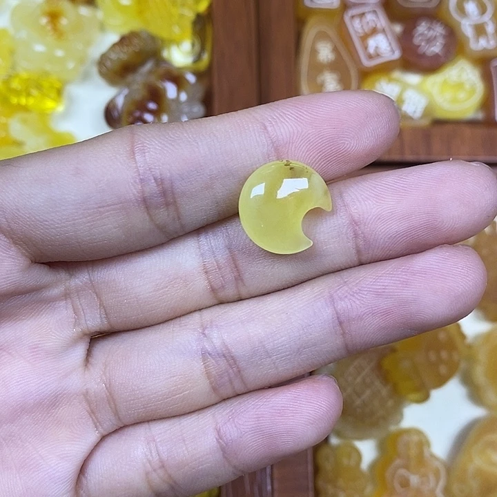 橄榄核吊坠小月亮98