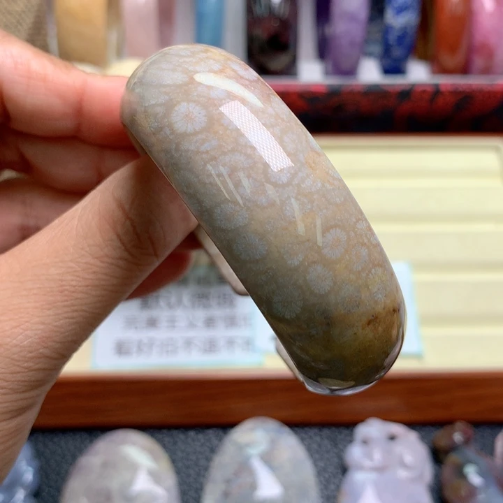 硅化珊瑚（珊瑚玉）未镶嵌颈饰55圈口开口镯子