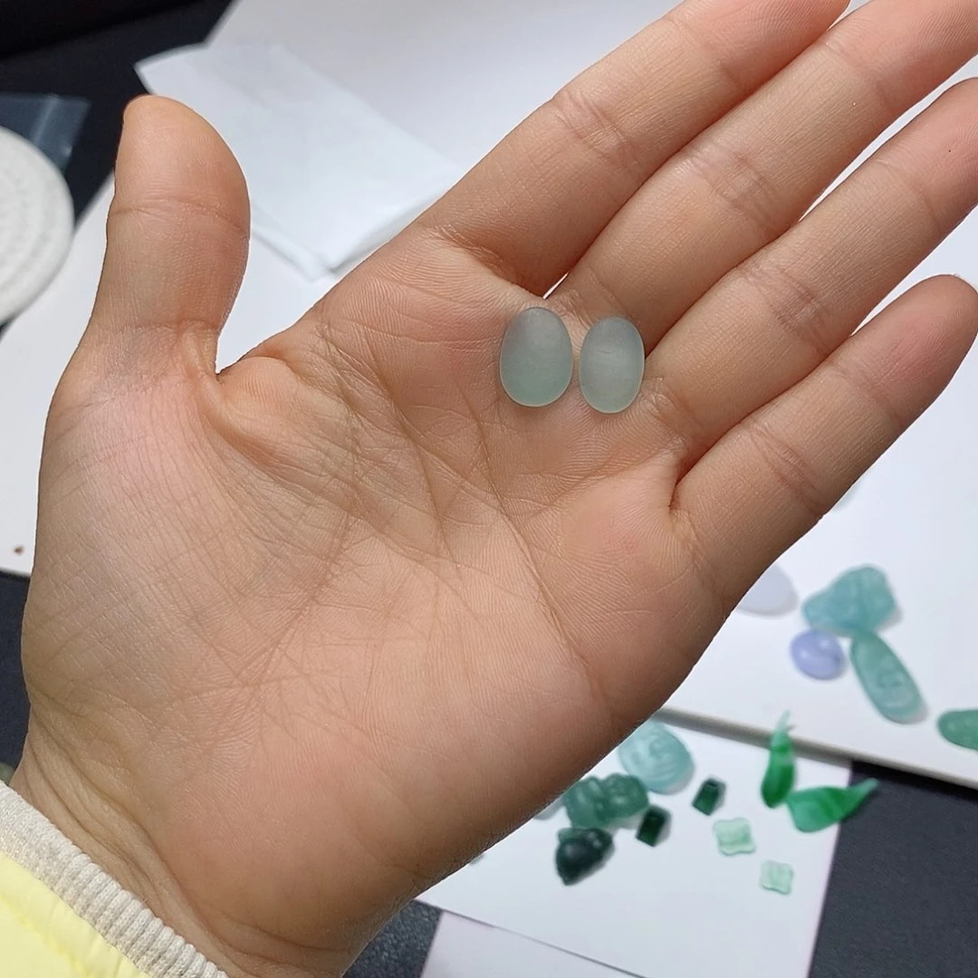 定制翡翠未镶嵌何*霞随形