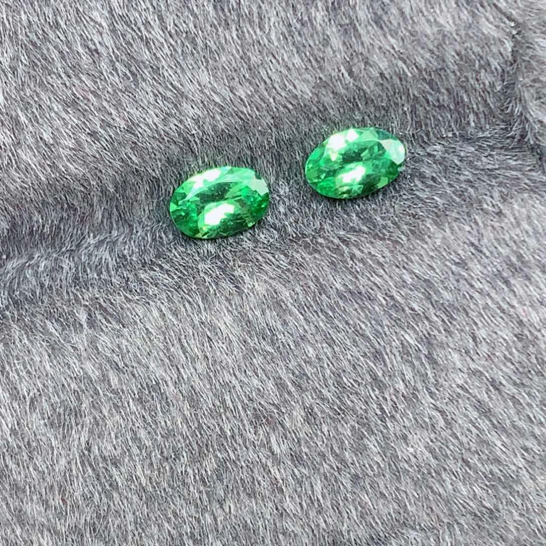 珠宝半成品未镶嵌石榴石（沙弗莱）天然沙弗莱耳钉料一对
