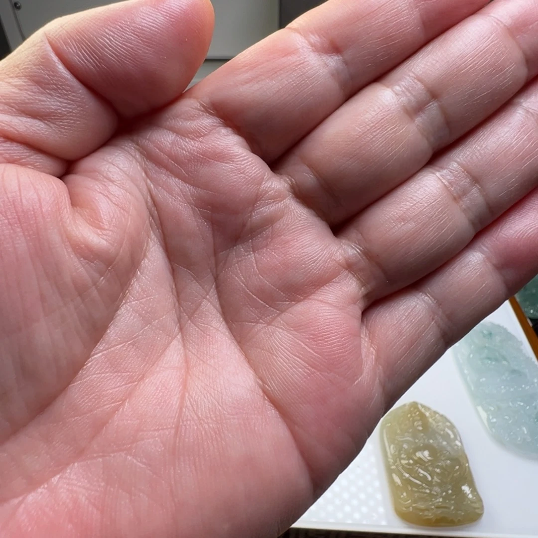 苗***哥翡翠未镶嵌颈饰缅甸翡翠