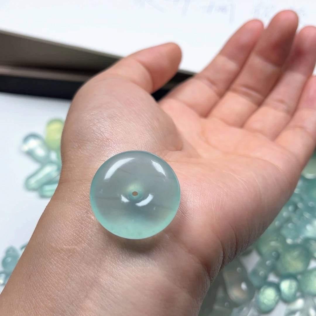 蛇纹石玉未镶嵌吊坠李****?