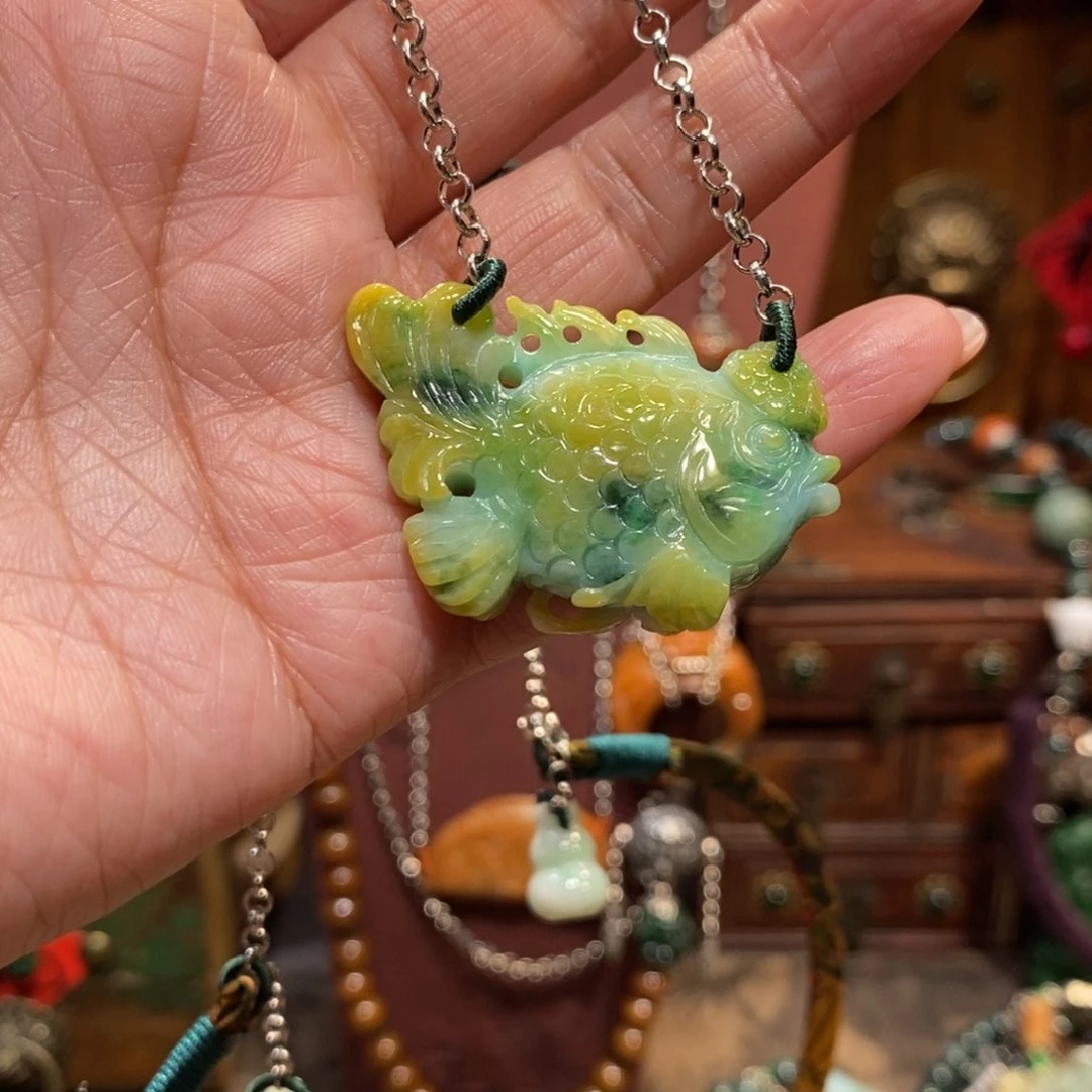 翡翠吊坠(赠链)未镶嵌