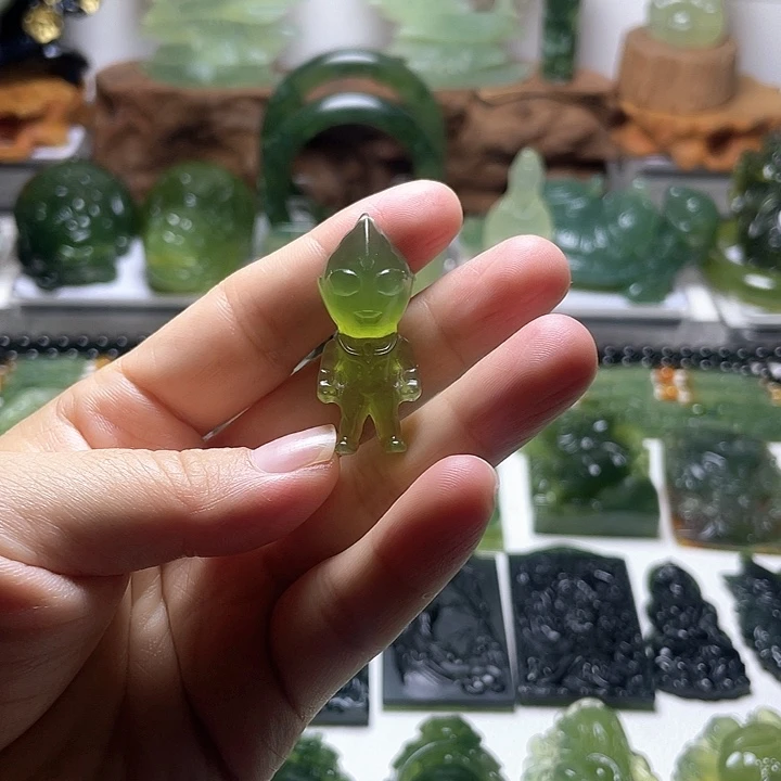 蛇纹石玉未镶嵌颈饰