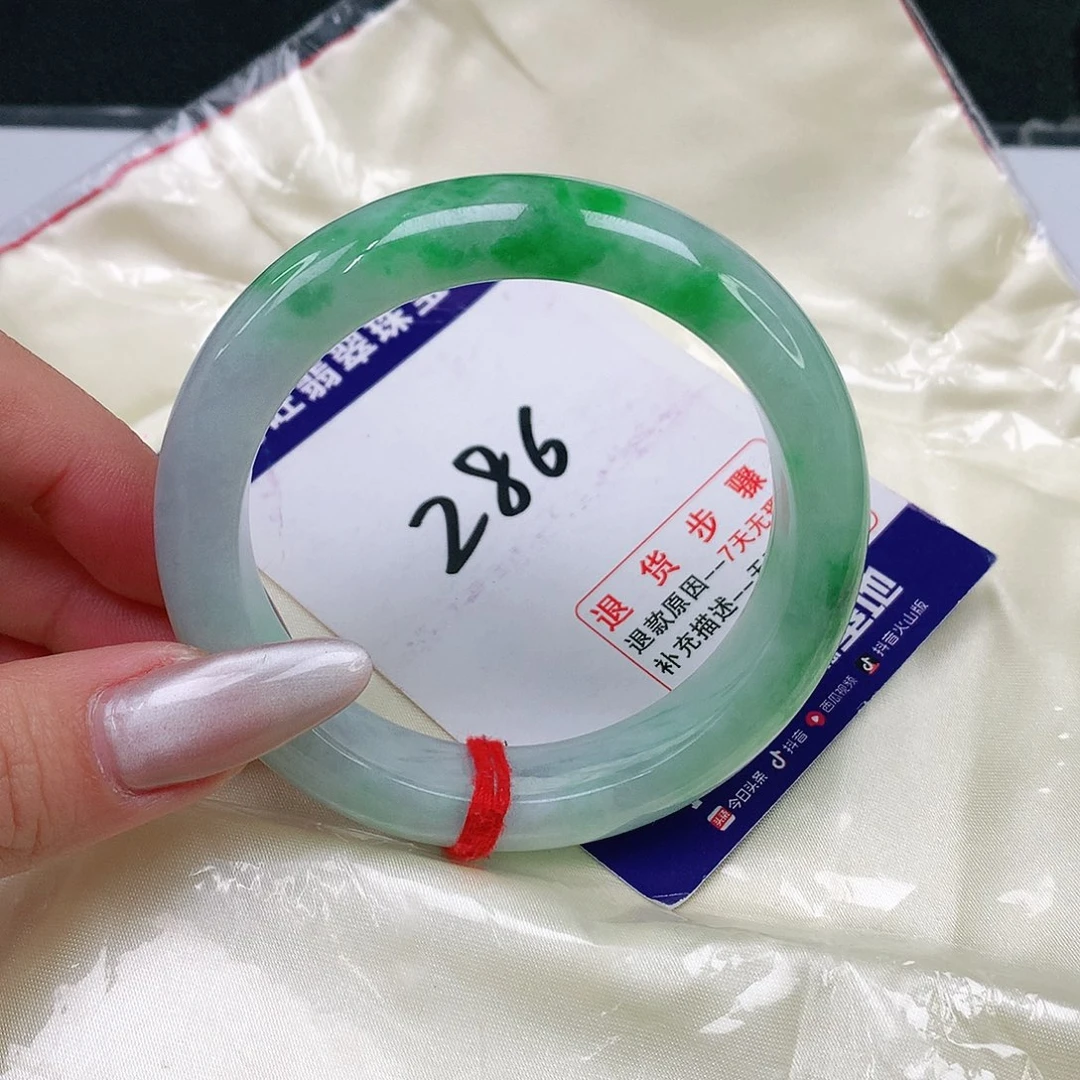 翡翠手镯未镶嵌翡翠12