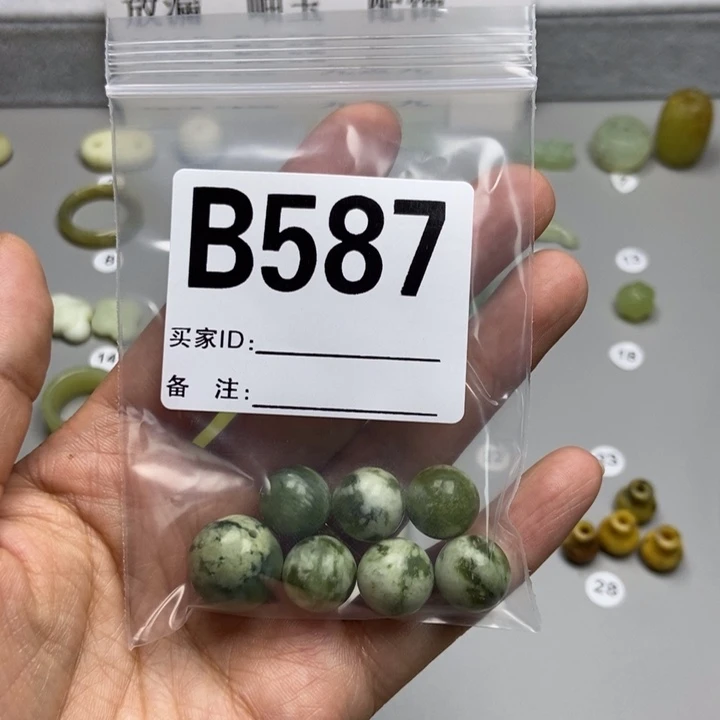 蛇纹石玉未镶嵌颈饰等*
