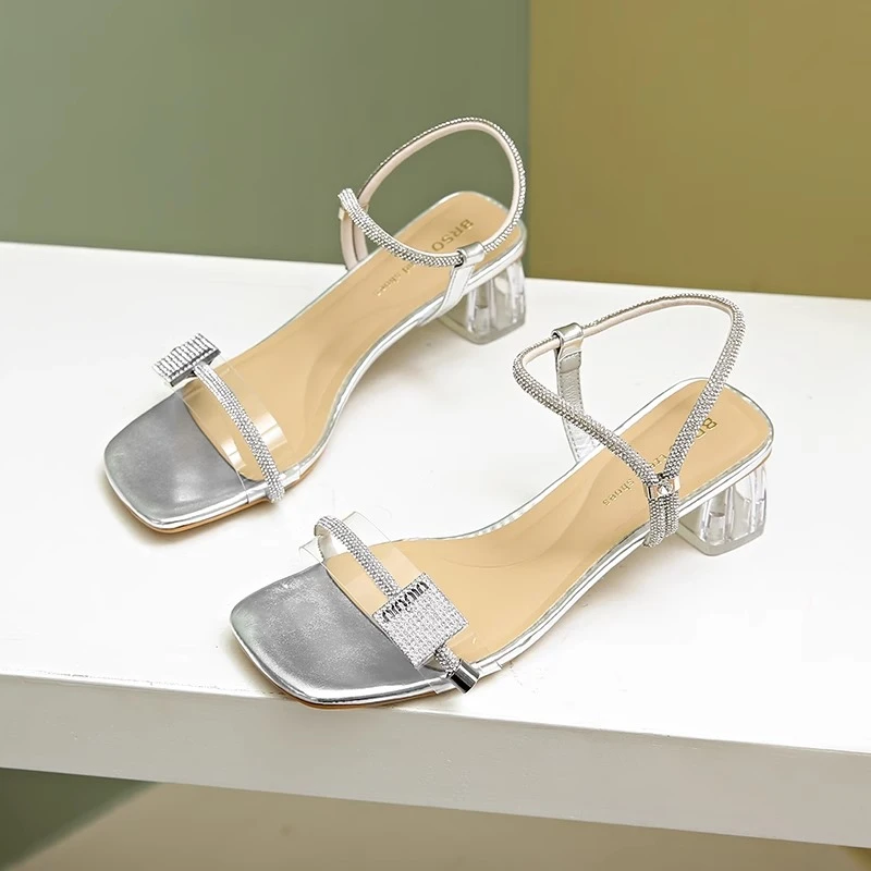 啄木鸟凉鞋女夏季2025新款爆款水钻轻奢法式气质水晶粗跟高跟鞋女