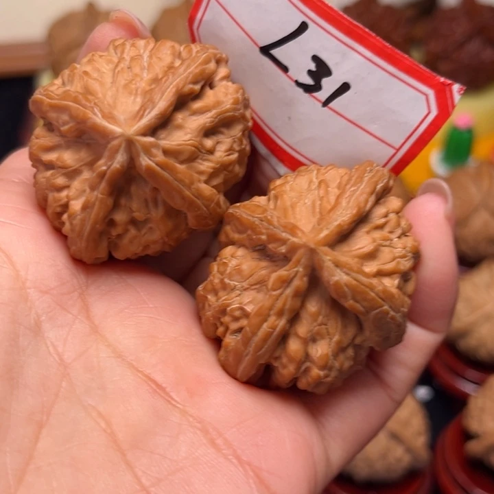 文玩核桃吊坠42全品大尺金字塔四棱31