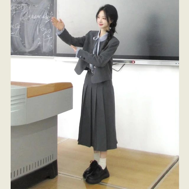 灰色西装套装女秋季新款小个子通勤面试正装休闲西服百褶裙两件套