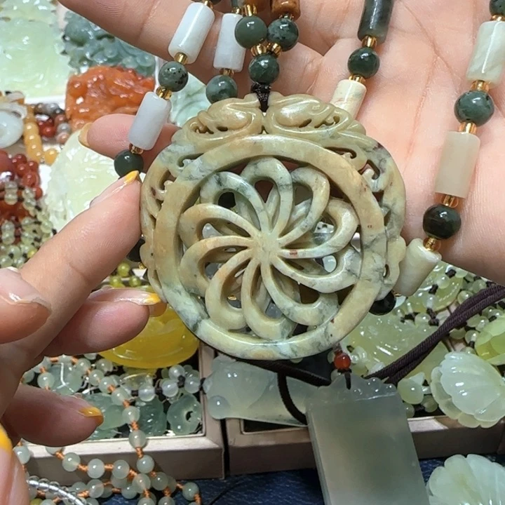 蛇纹石玉未镶嵌吊坠