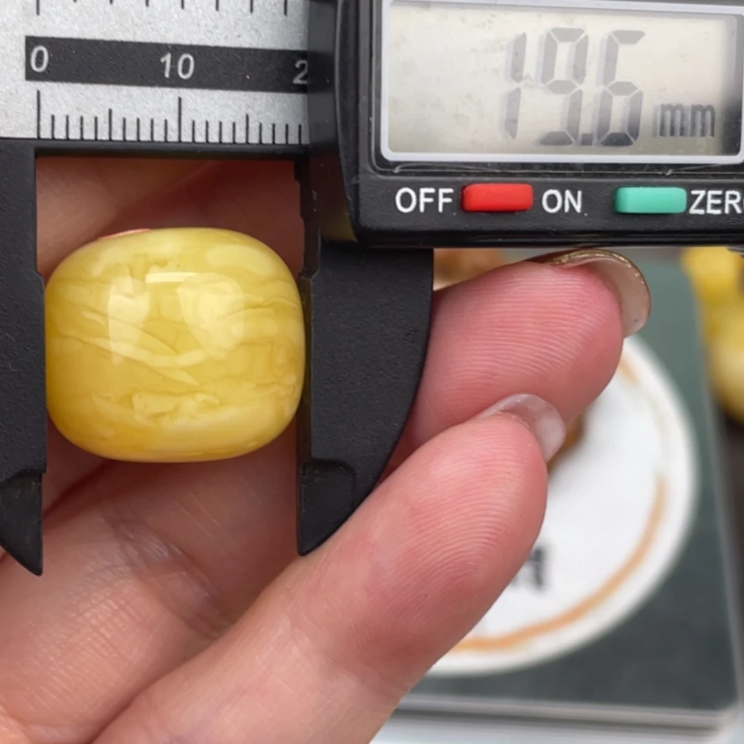 未镶嵌琥珀裸石蜜蜡51