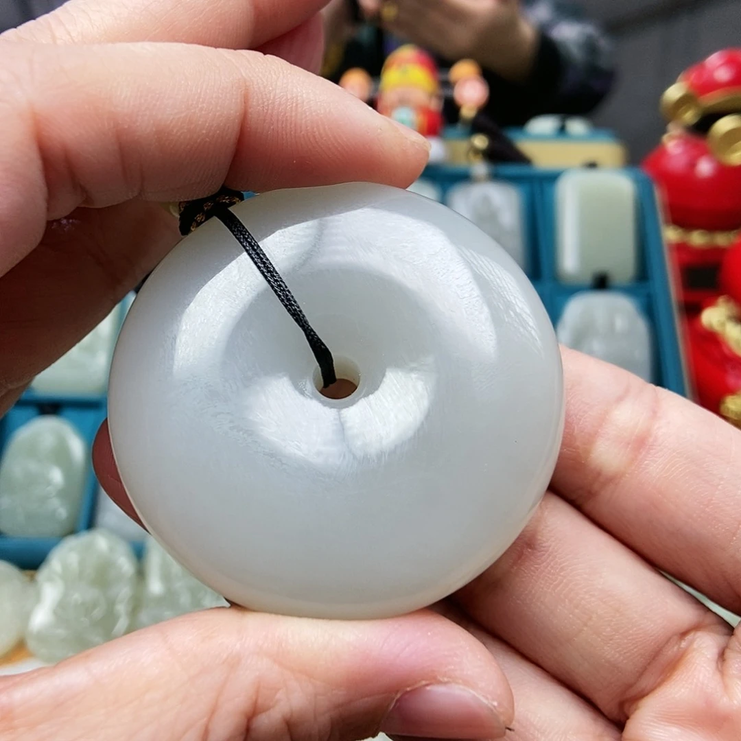 和田玉颈饰未镶嵌崂***生